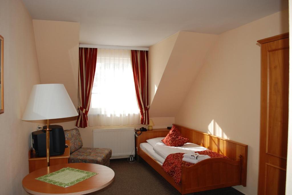 Hotel Auerhahn Masserberg Room photo